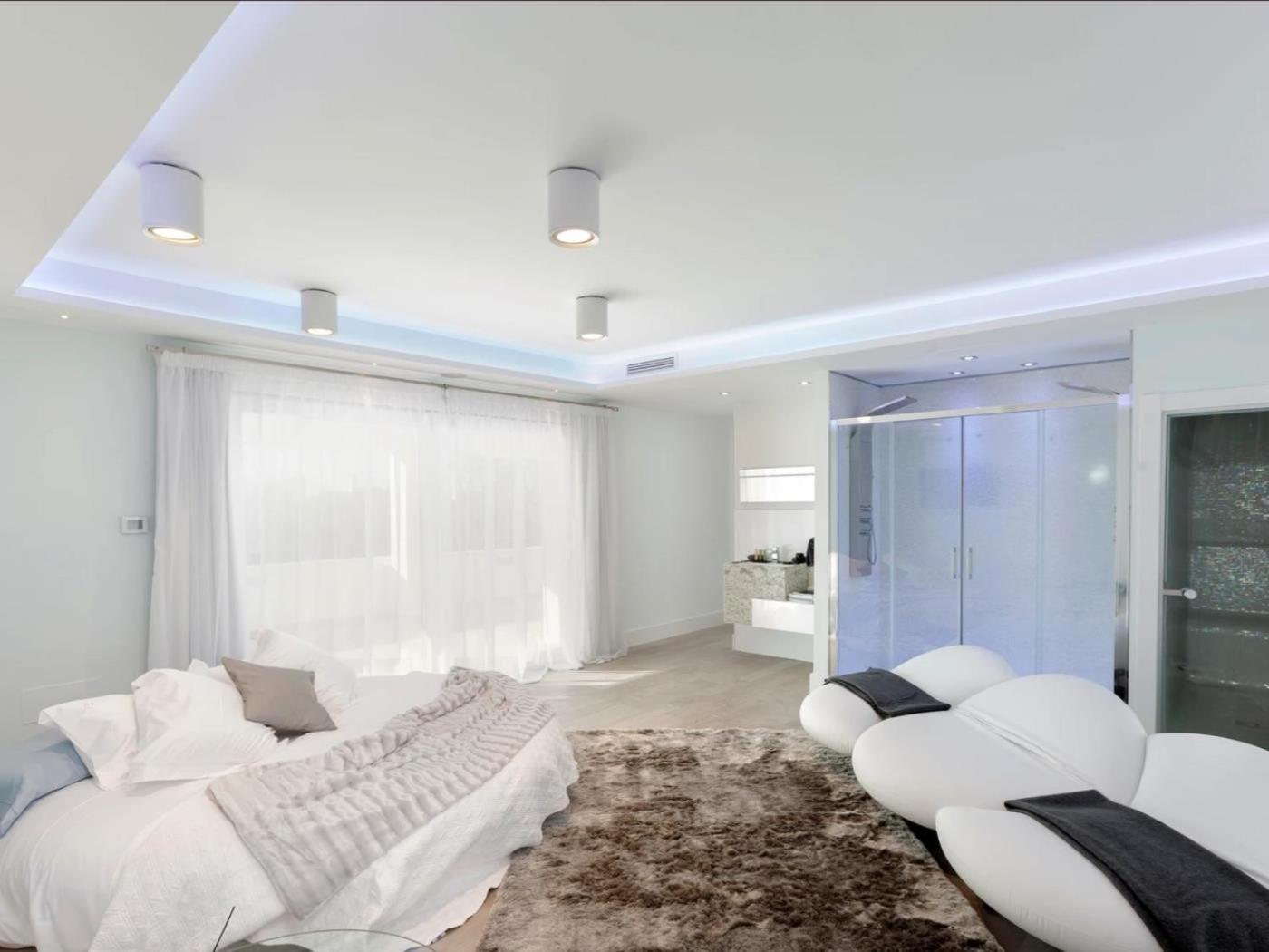 Luxury By Lodgerstrip Budget Holidays