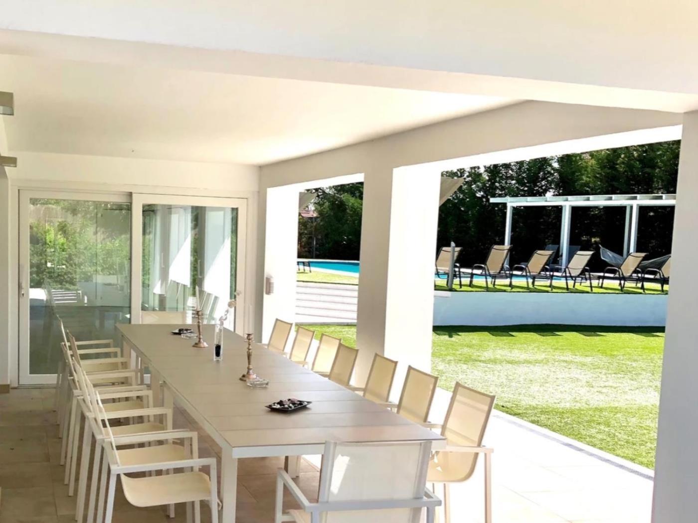 Villa Luxury By Lodgerstrip Budget Holidays