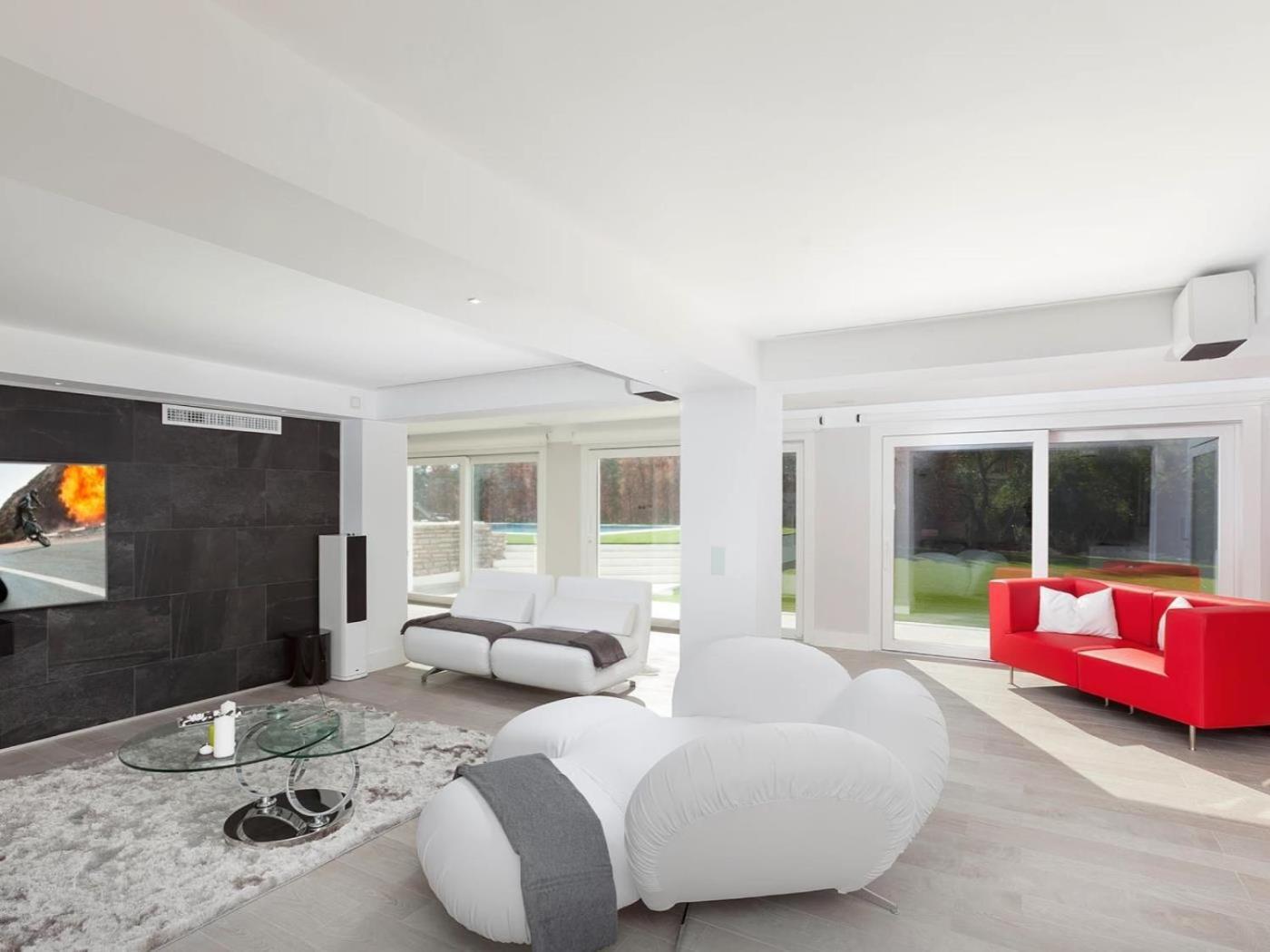 Luxury By Lodgerstrip Budget Holidays Villa *