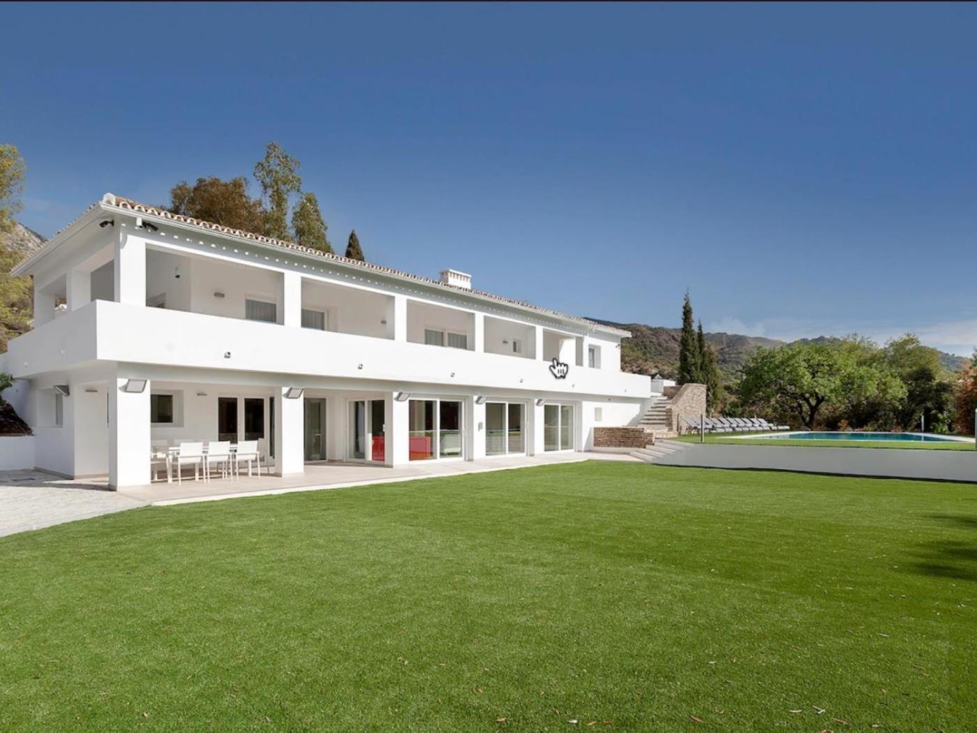 Luxury By Lodgerstrip Budget Holidays Willa