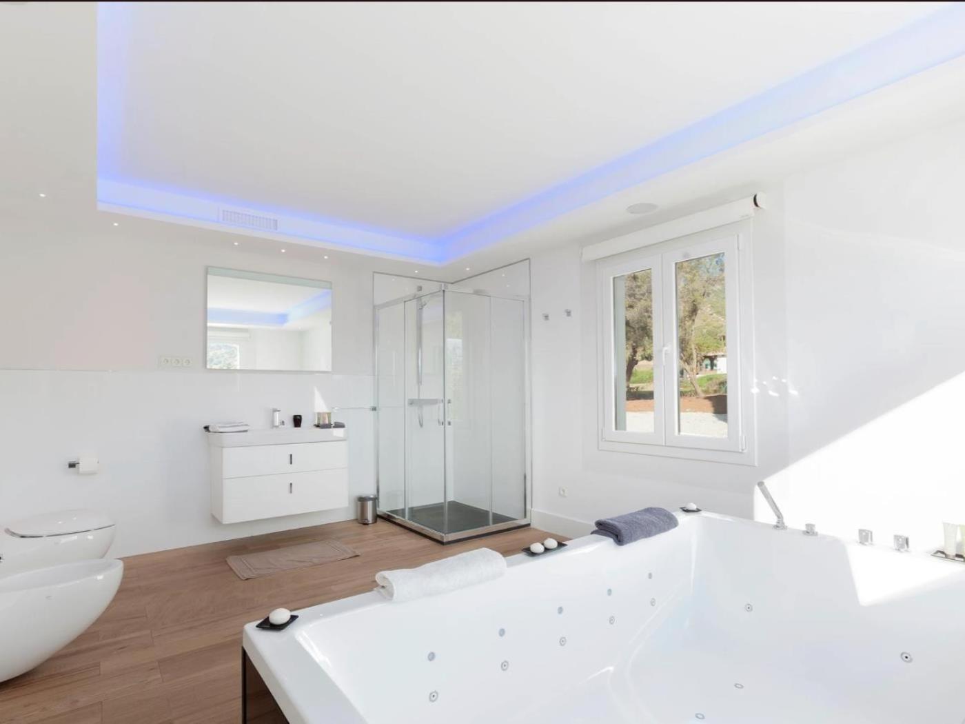 Willa Luxury By Lodgerstrip Budget Holidays