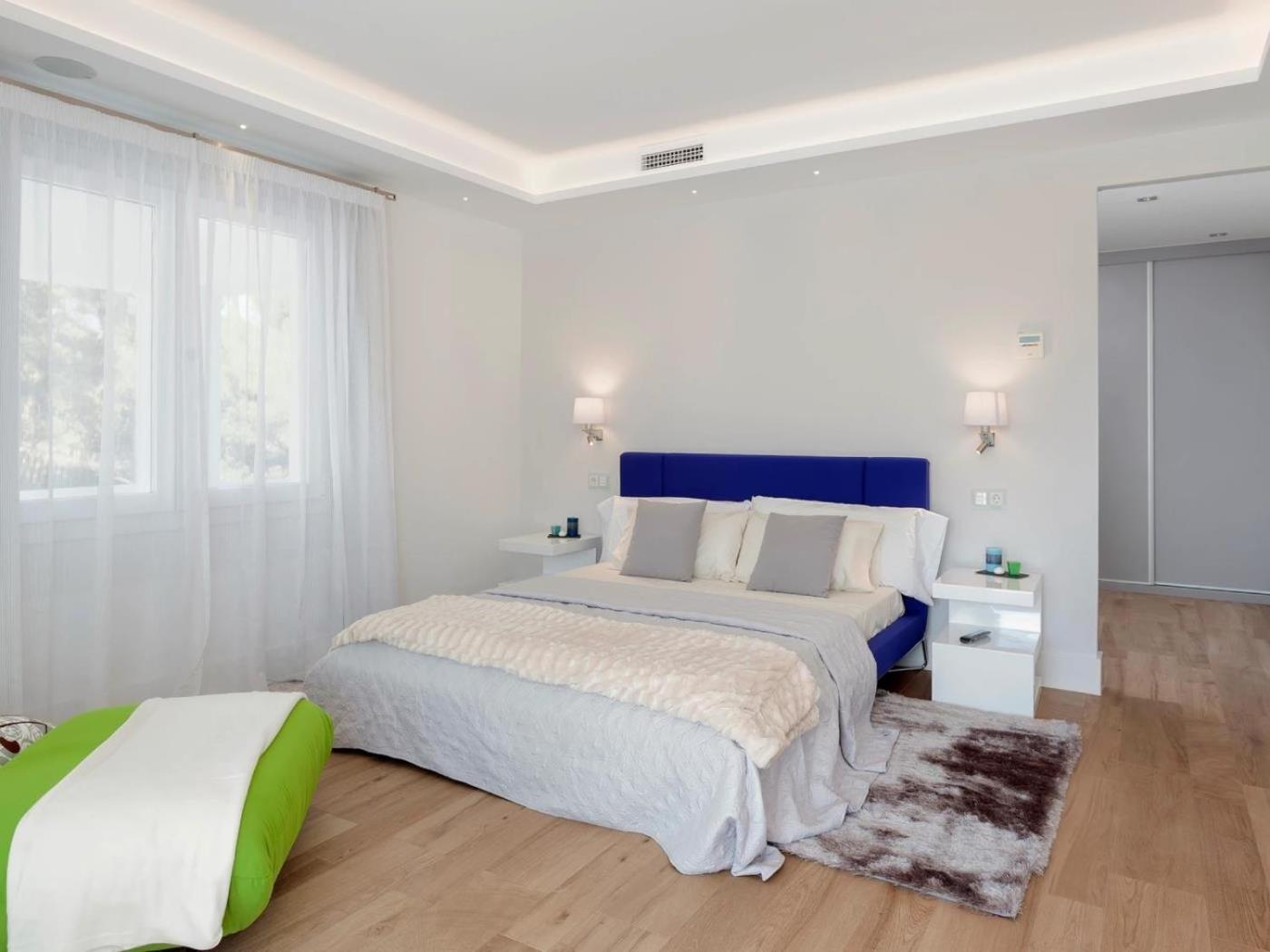Luxury By Lodgerstrip Budget Holidays *