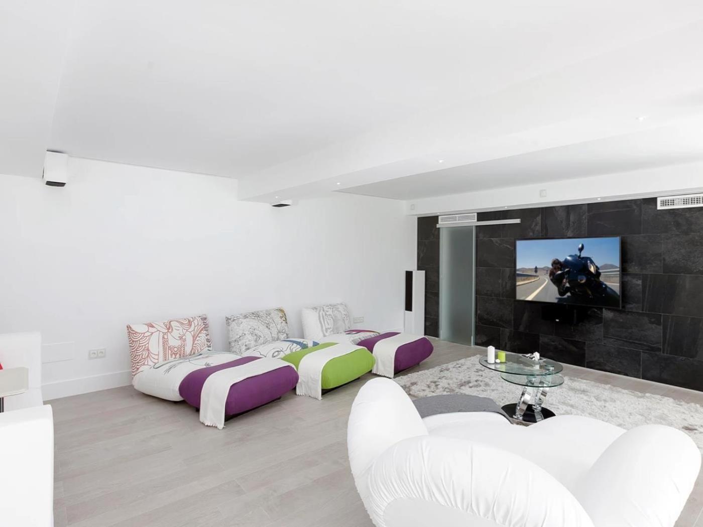 Luxury By Lodgerstrip Budget Holidays * Marbella